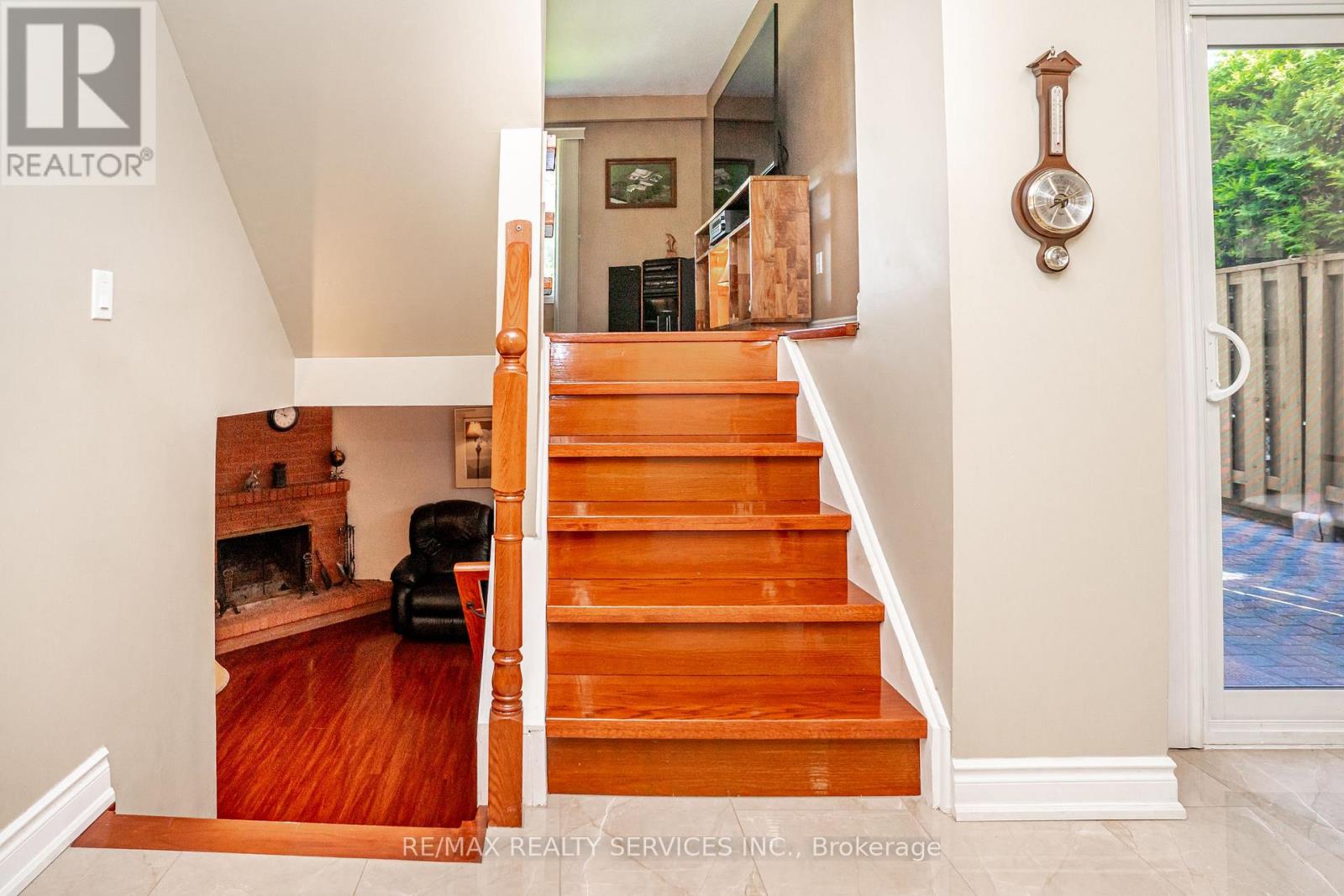32 WINTERFOLD DRIVE - 15