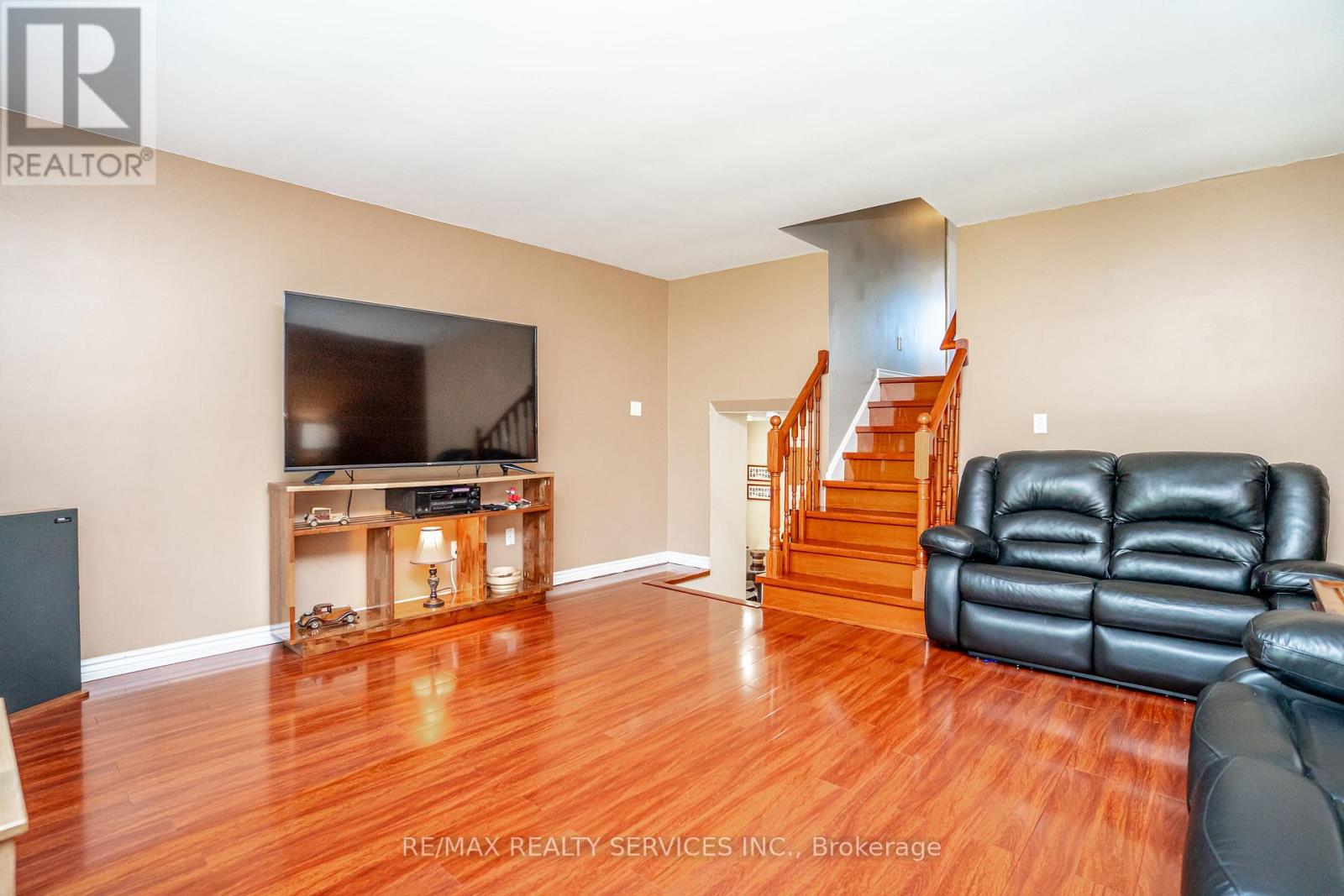 32 WINTERFOLD DRIVE - 17