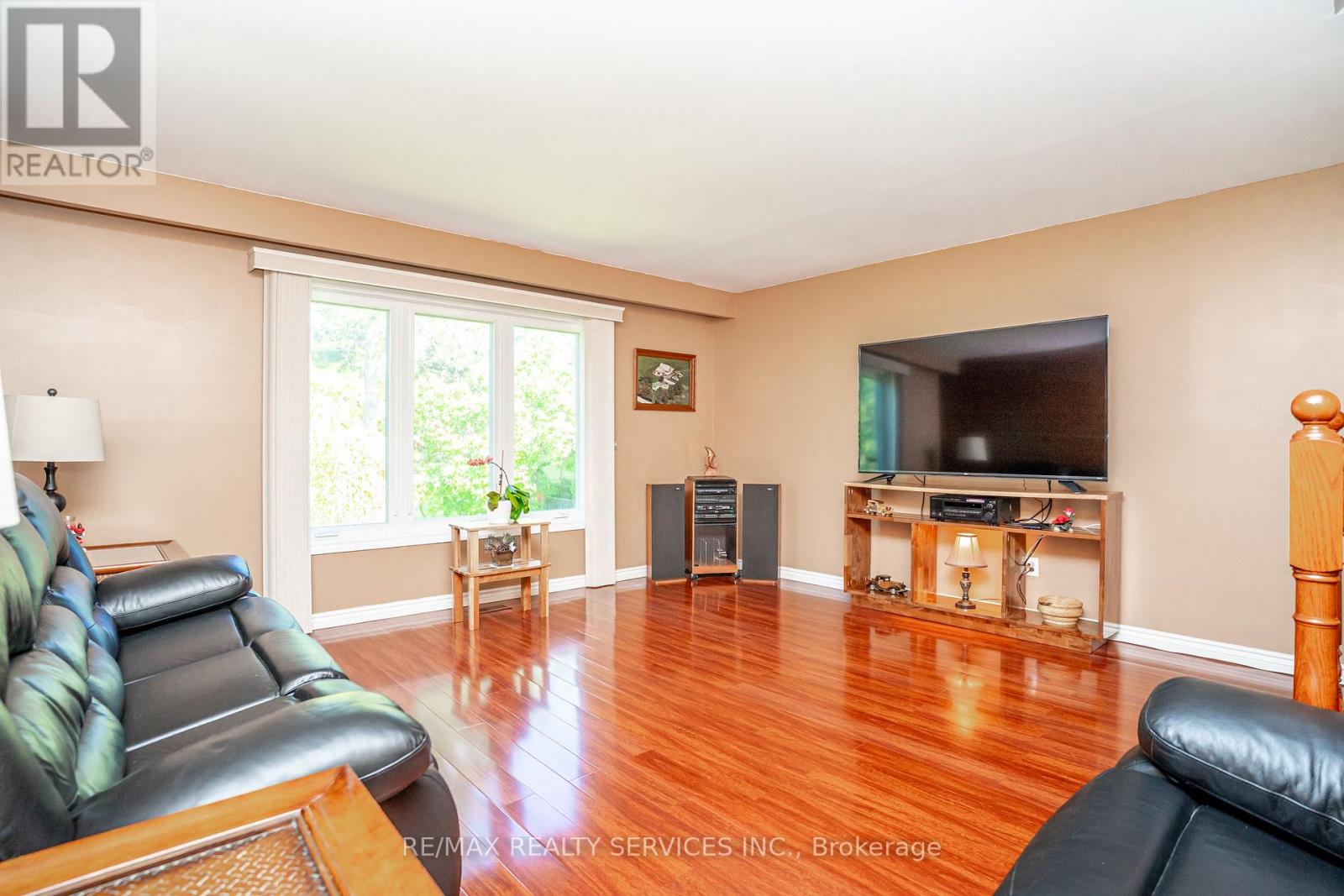 32 WINTERFOLD DRIVE - 18