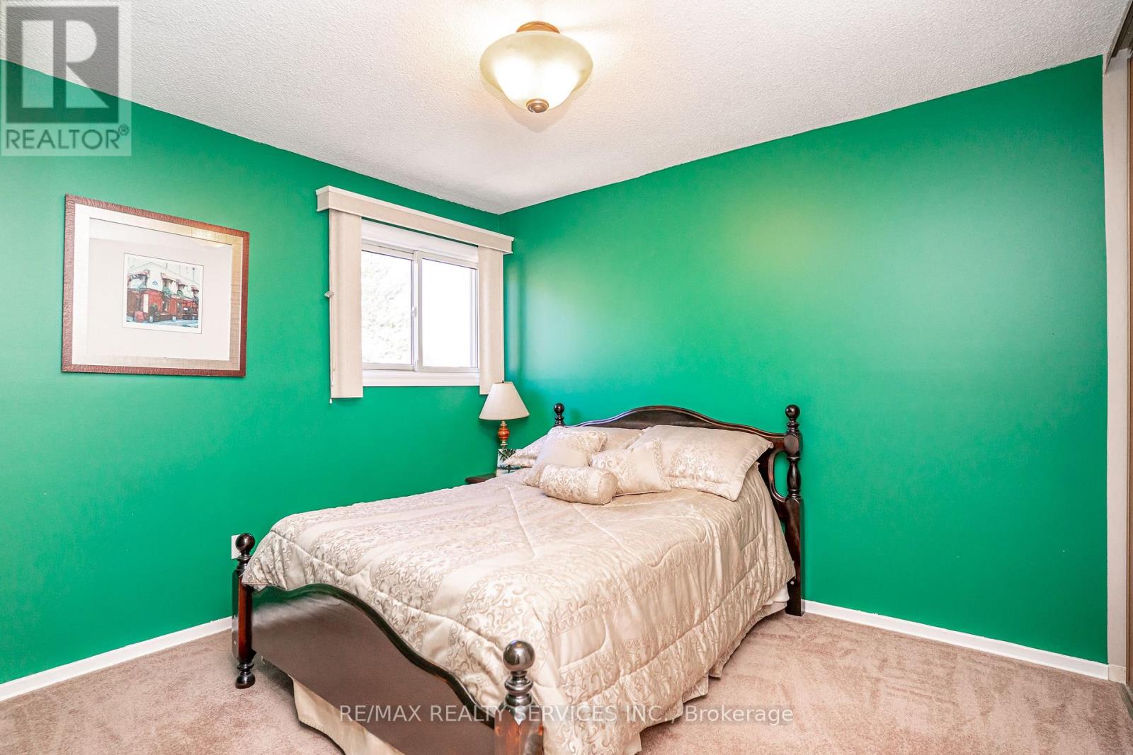 32 WINTERFOLD DRIVE - Image 26