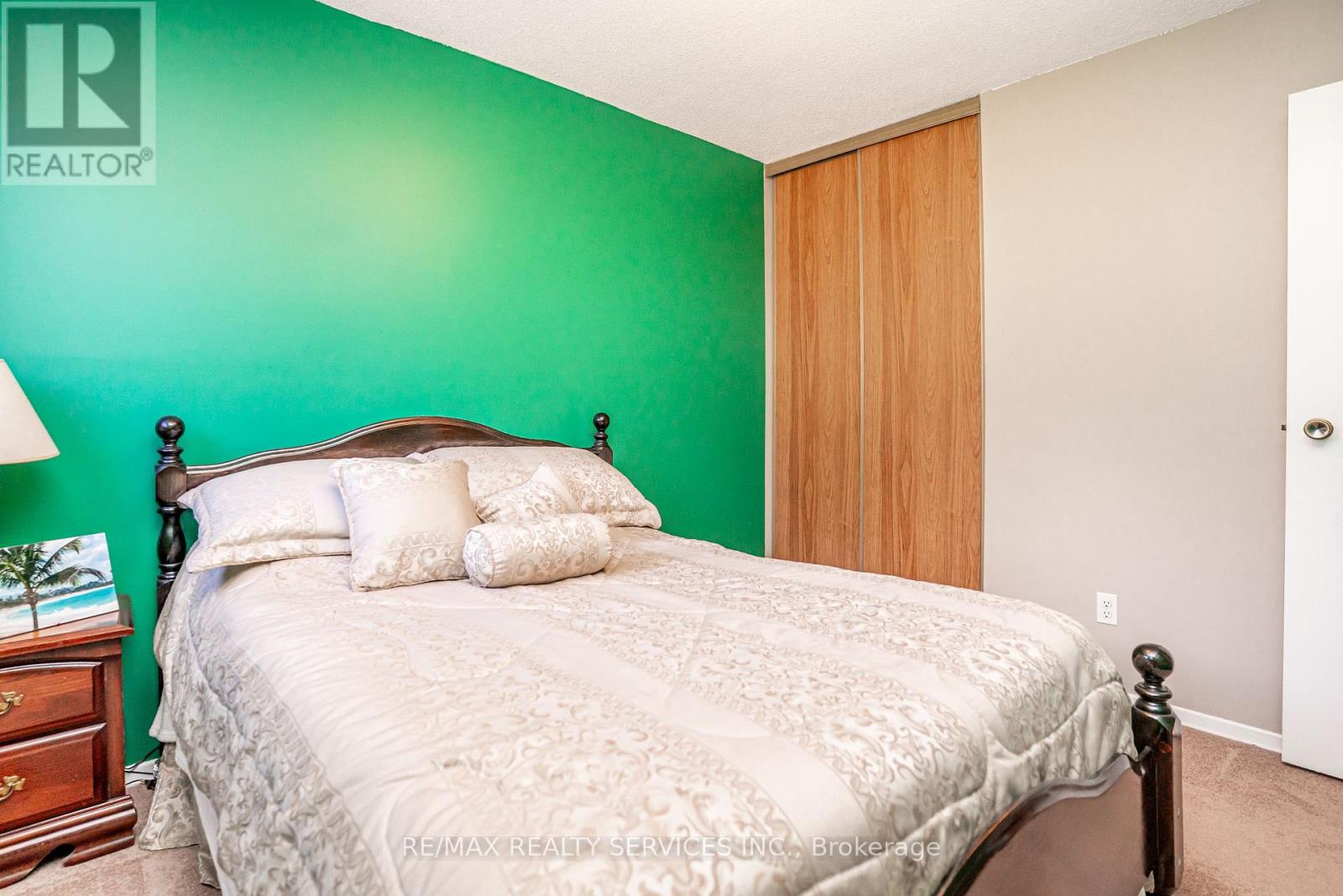 32 WINTERFOLD DRIVE - 27
