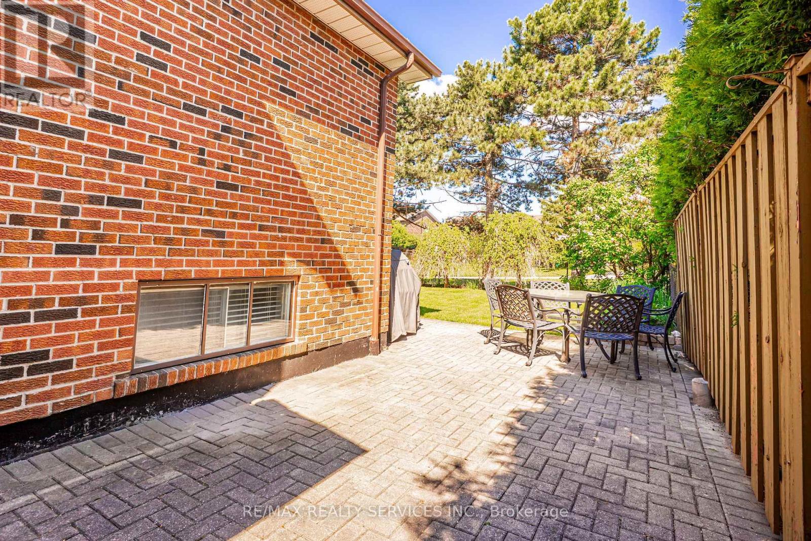 32 WINTERFOLD DRIVE - Image 36