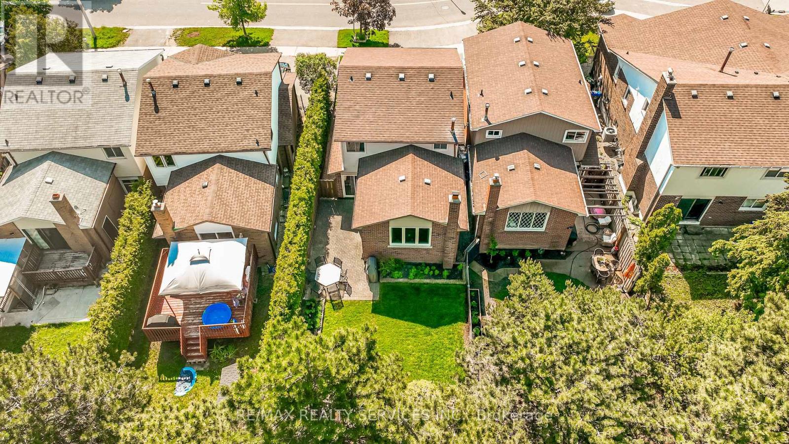 32 WINTERFOLD DRIVE - 37