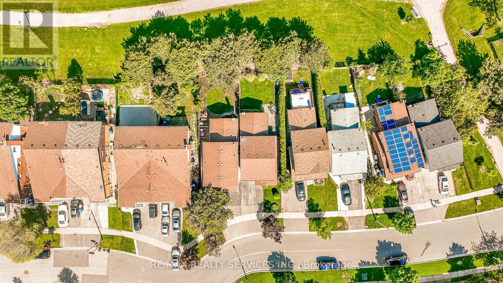 32 WINTERFOLD DRIVE - 38