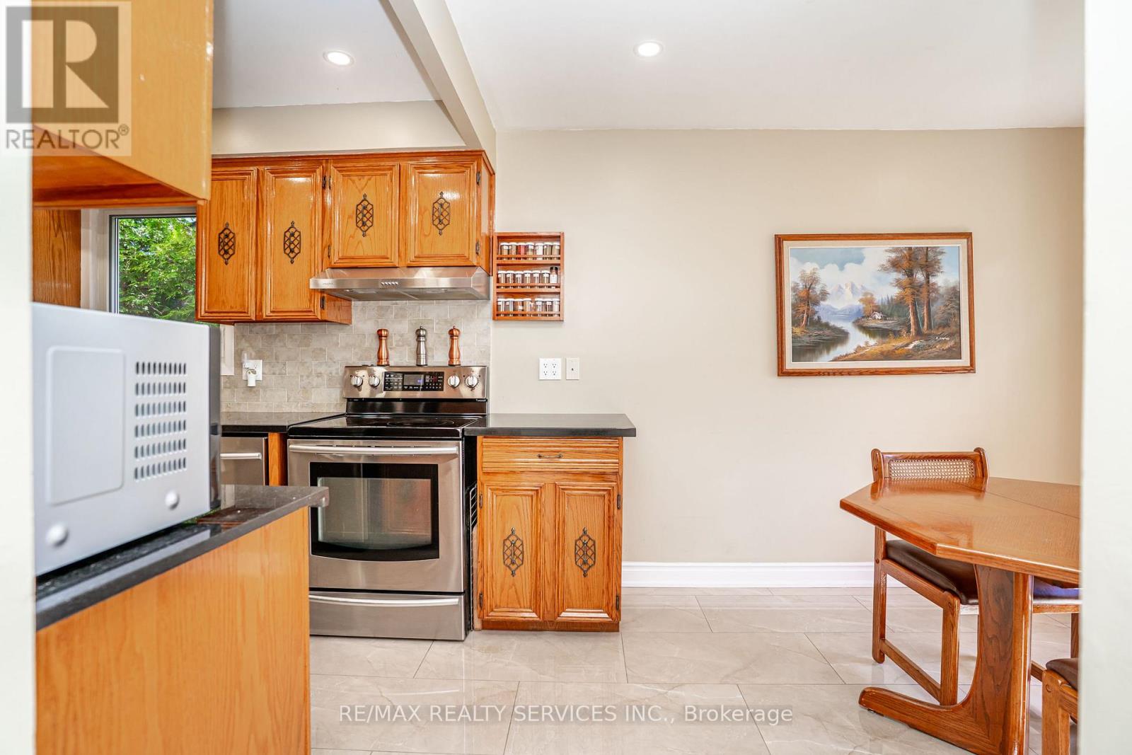 32 WINTERFOLD DRIVE - 6