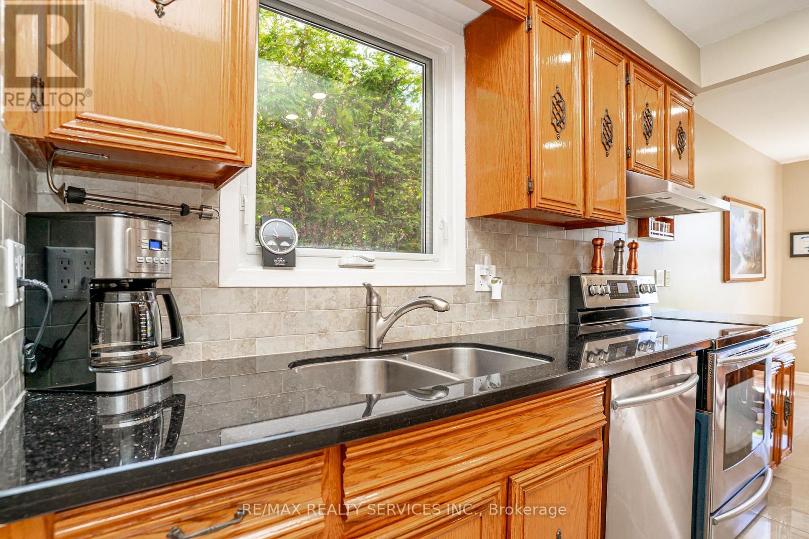 32 WINTERFOLD DRIVE - 9