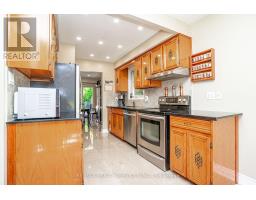 Bedroom 3 - 32 Winterfold Drive, Brampton, ON L6V3T2 Photo 7
