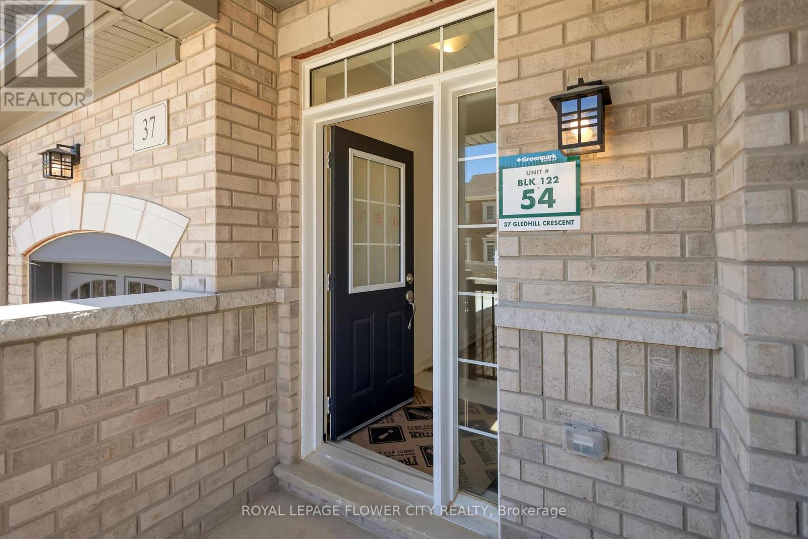 37 GLEDHILL CRESCENT - 42