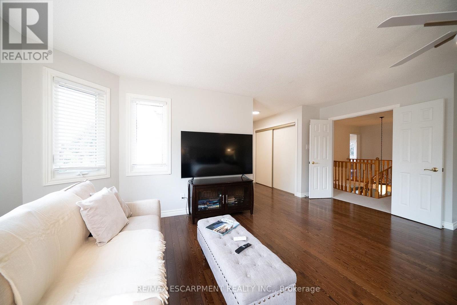 42 MUIRHEAD CRESCENT - 27