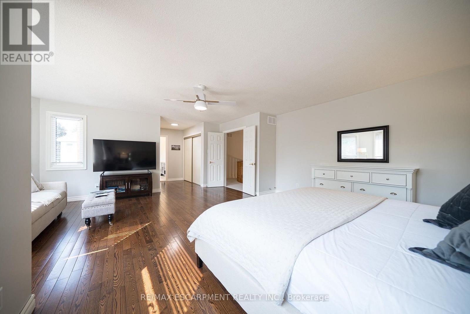 42 MUIRHEAD CRESCENT - 31