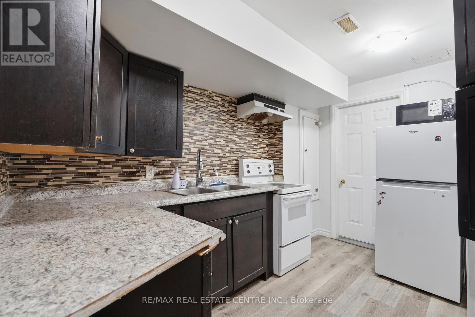 110 GREEN GATE BOULEVARD - Image 19