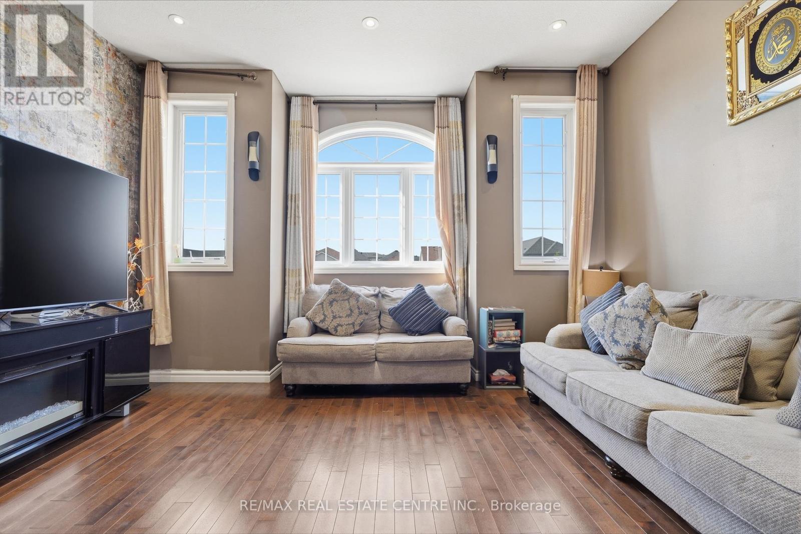 110 GREEN GATE BOULEVARD - Image 25
