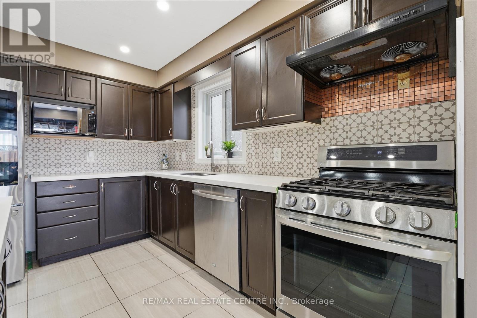 110 GREEN GATE BOULEVARD - Image 9