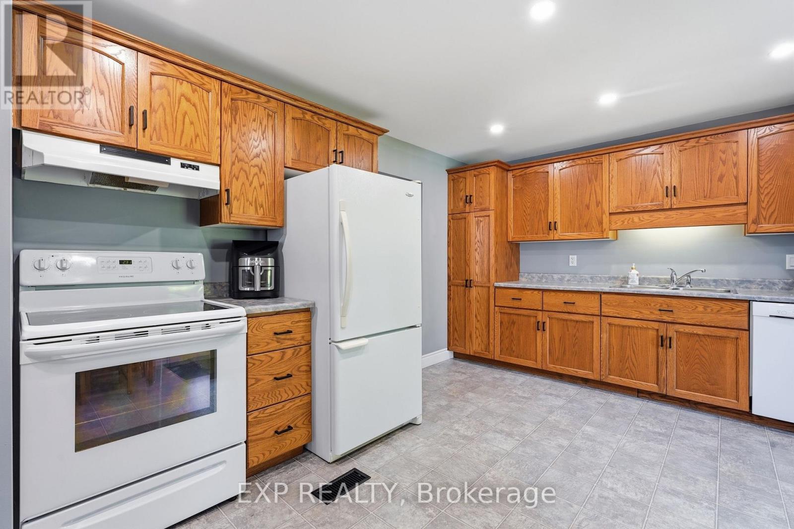 99 VICTORIA STREET N - Image 22