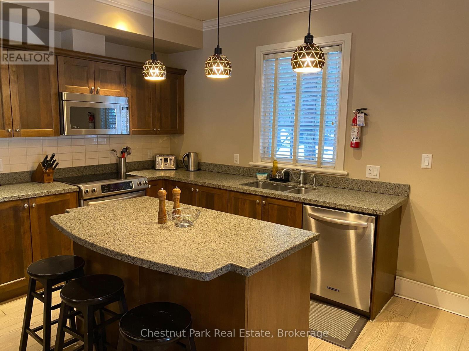 #11 301 EMERALD HILLS COURT - 15