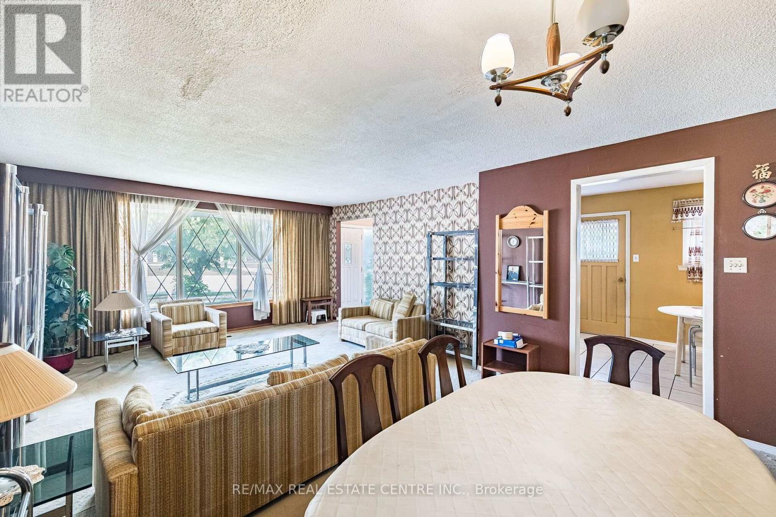 940 BLOOR STREET - 10