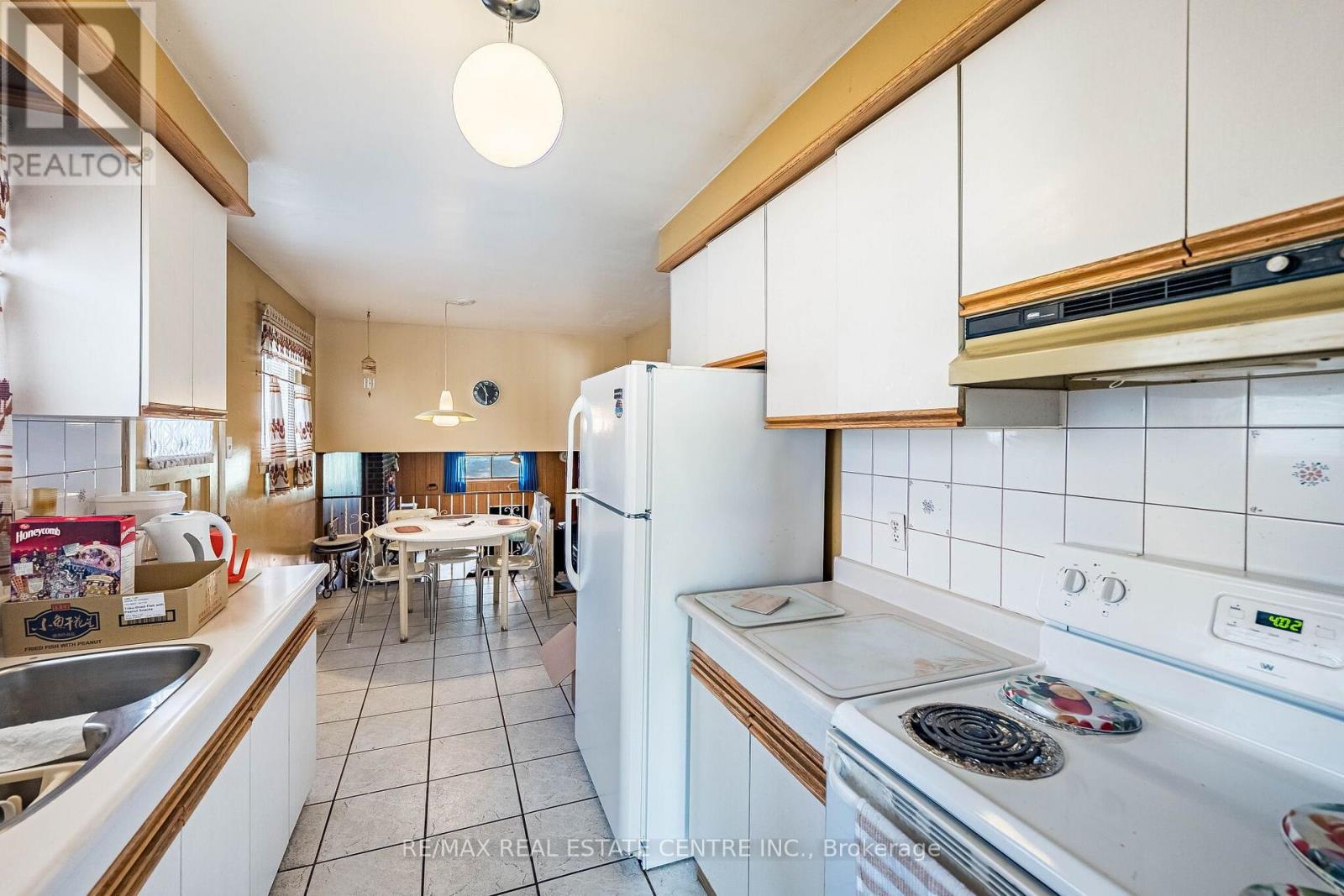 940 BLOOR STREET - 12