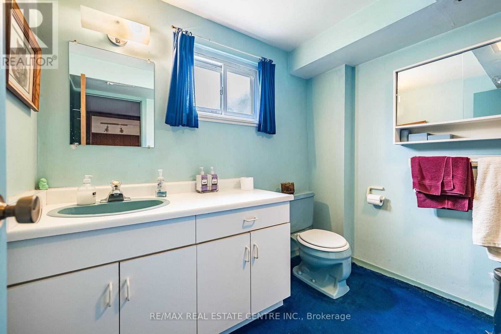 940 BLOOR STREET - Image 37