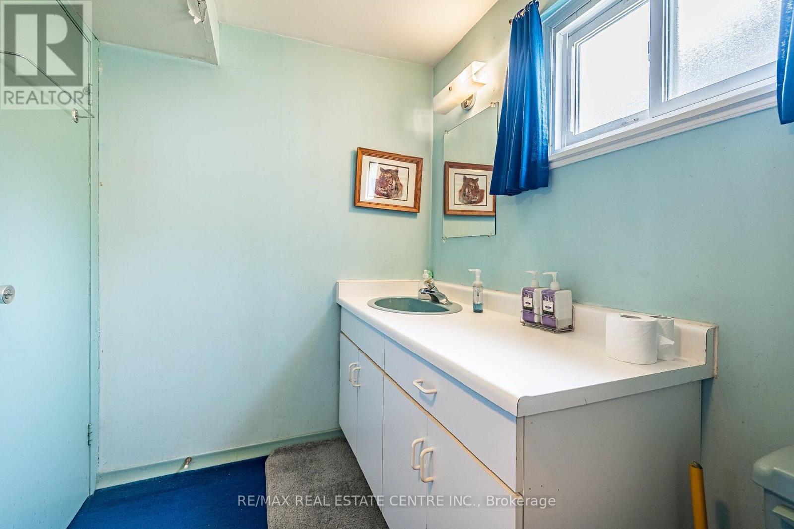 940 BLOOR STREET - 38