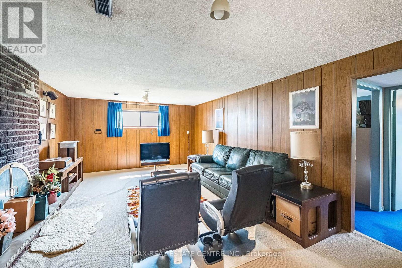 940 BLOOR STREET - 30