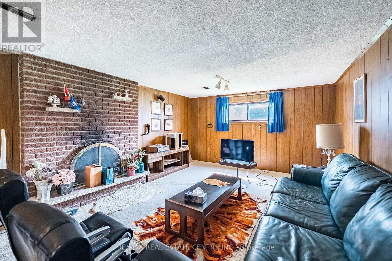 940 BLOOR STREET - 31