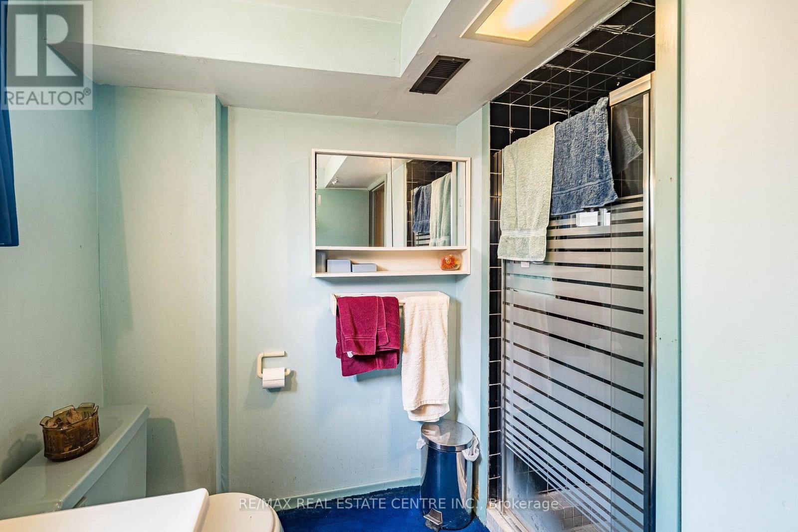 940 BLOOR STREET - 39