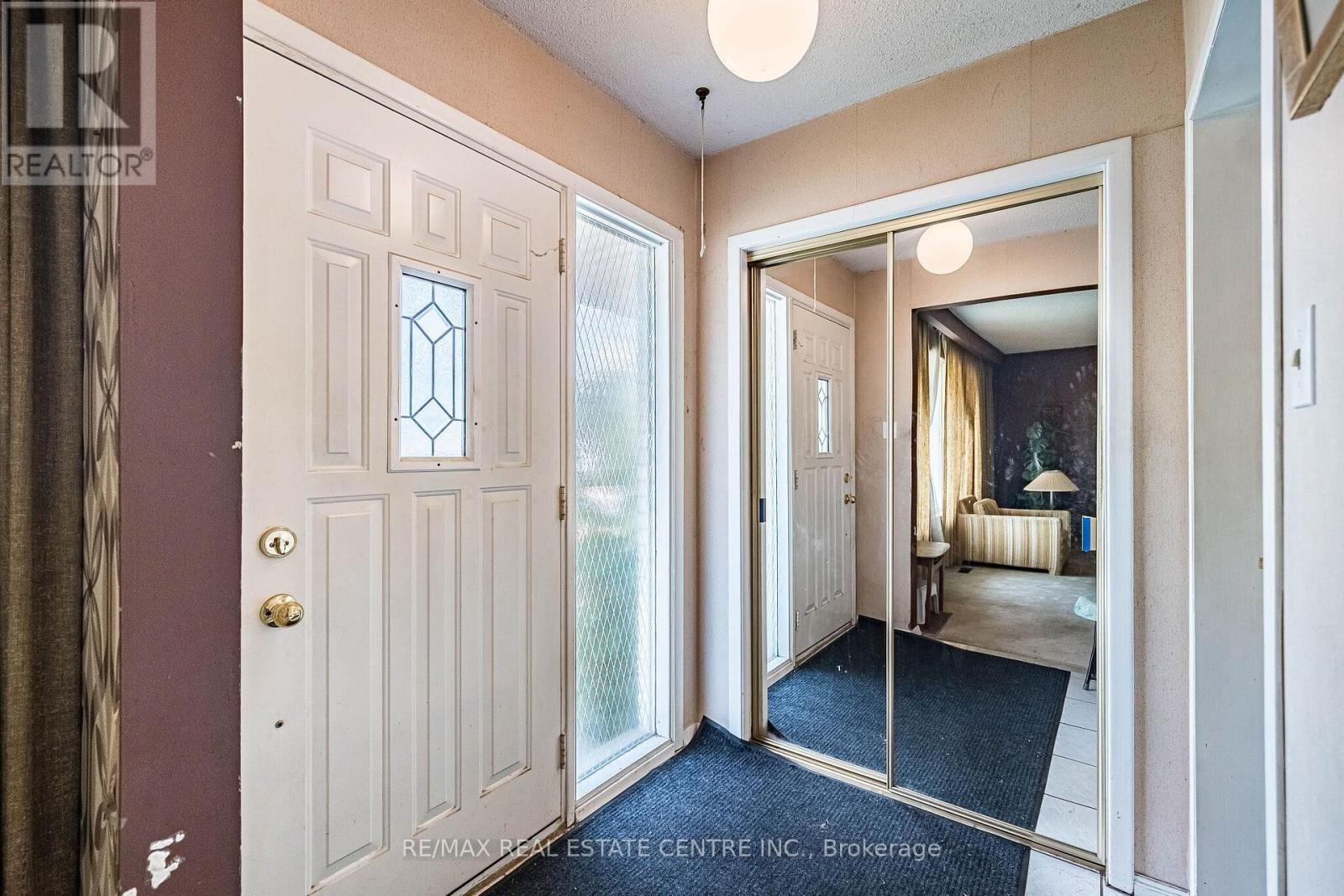 940 BLOOR STREET - 4