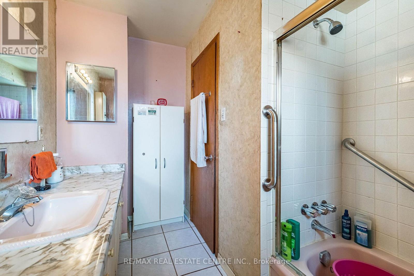 940 BLOOR STREET - 28