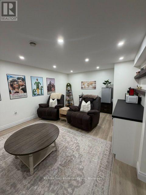 320 8TH \'A\' AVENUE E - 33