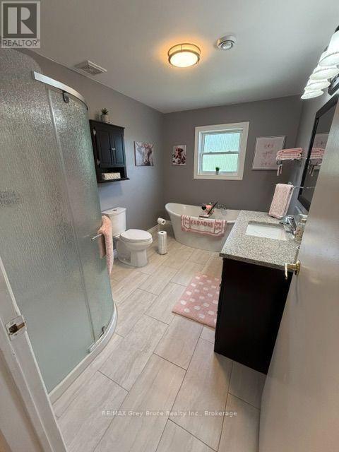 320 8TH \'A\' AVENUE E - 28