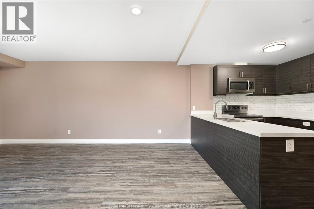 #106 1675 BANWELL ROAD - 14
