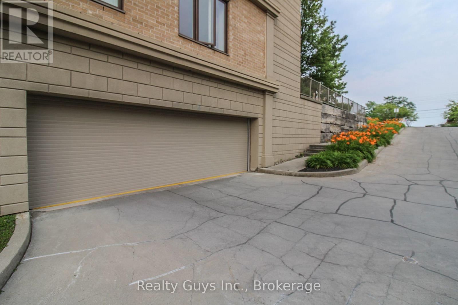 #116 869 CLONSILLA AVENUE - 21