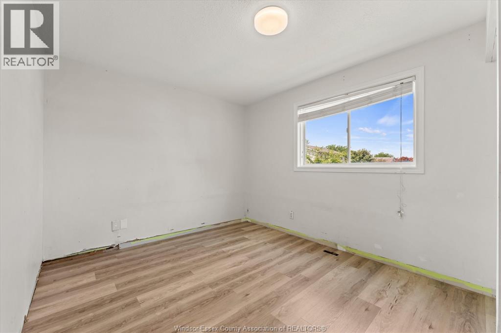 1320 HANSEN CRESCENT - 18