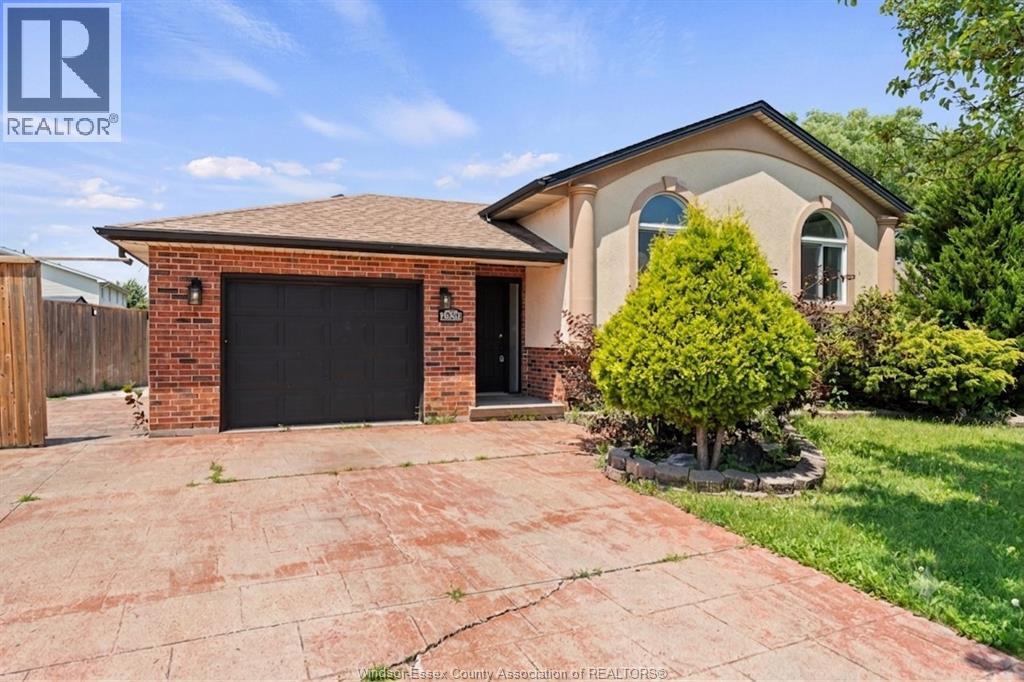 1320 HANSEN CRESCENT - 1