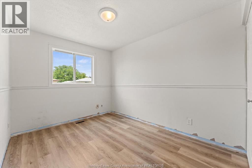 1320 HANSEN CRESCENT - 17