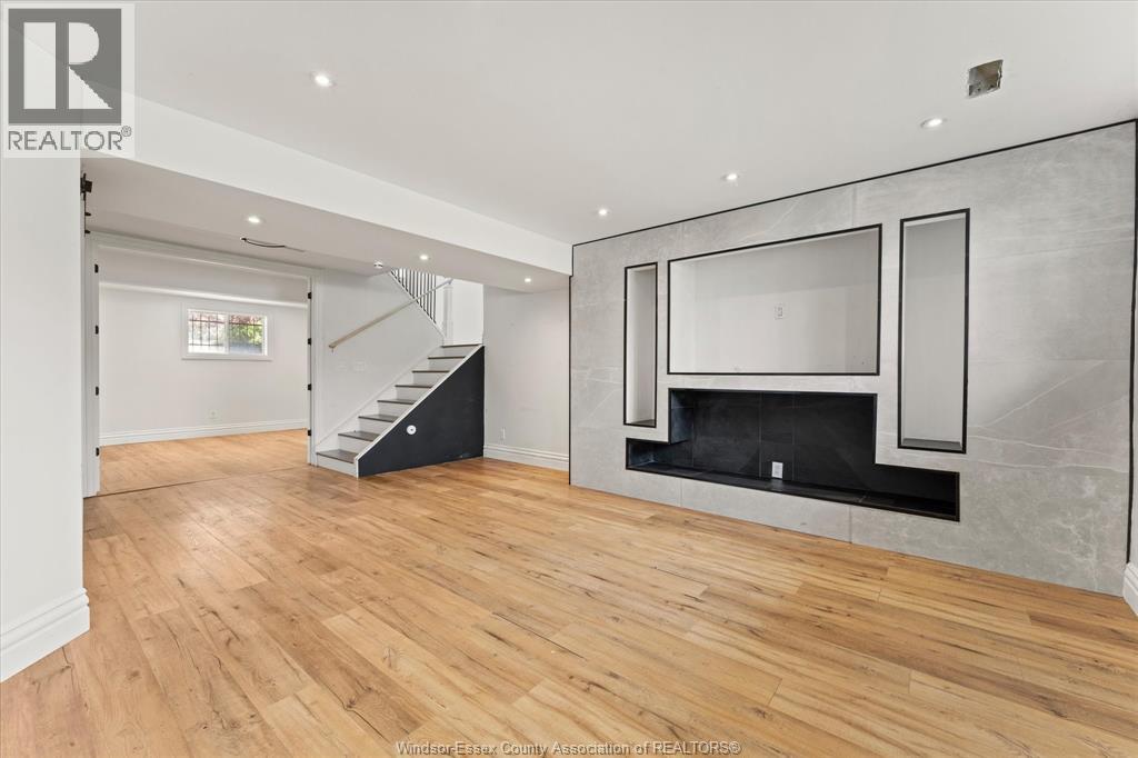 1320 HANSEN CRESCENT - 23