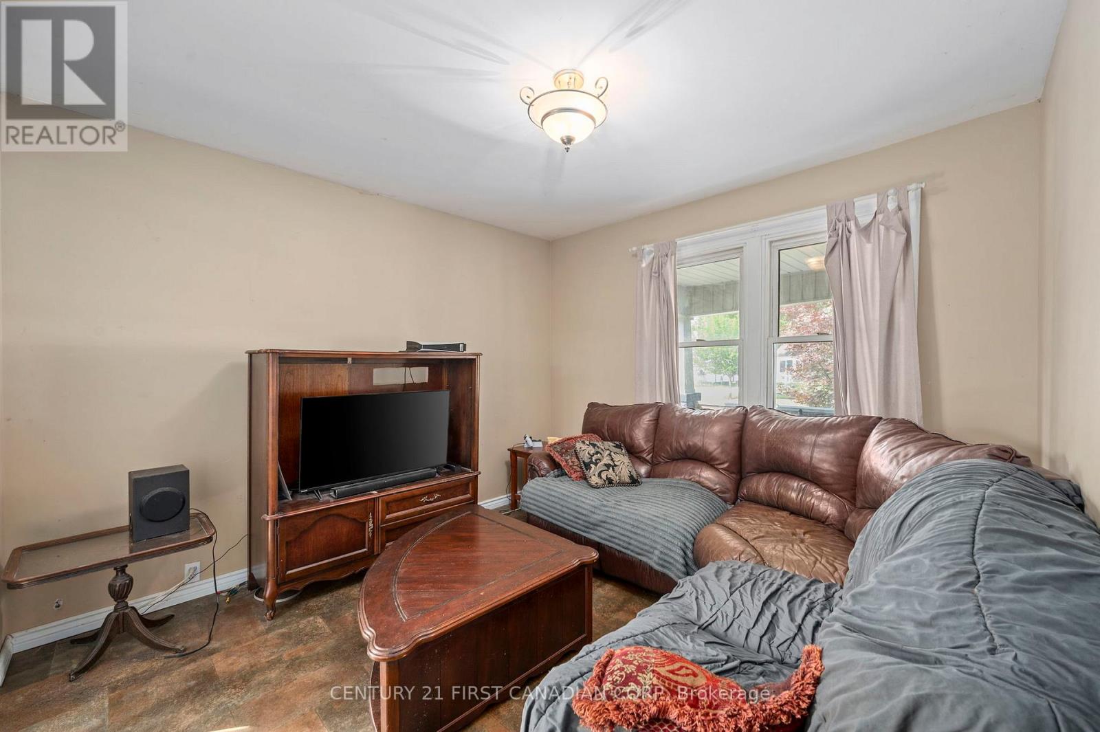 90 GILES STREET - 13