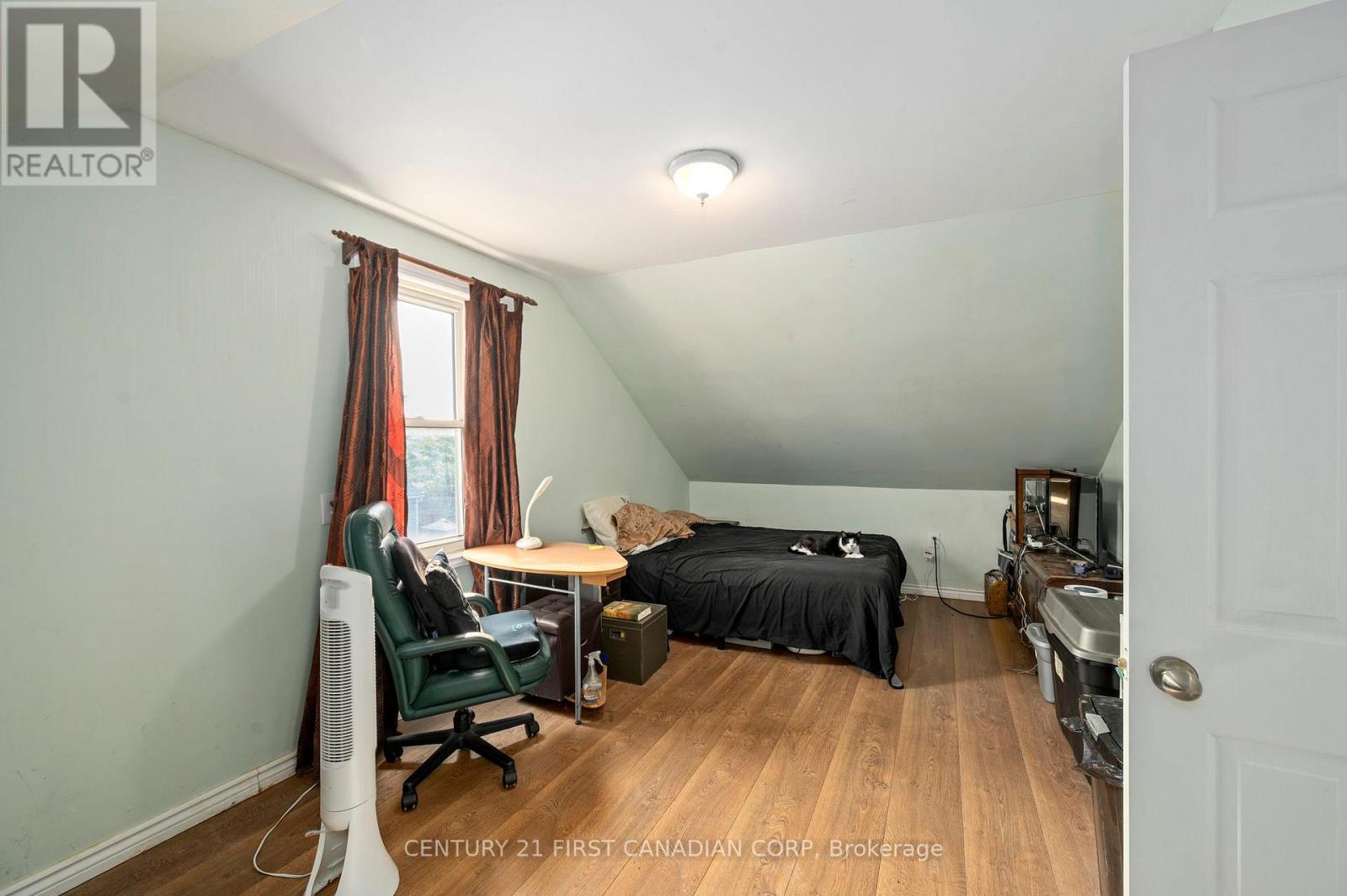 90 GILES STREET - 14