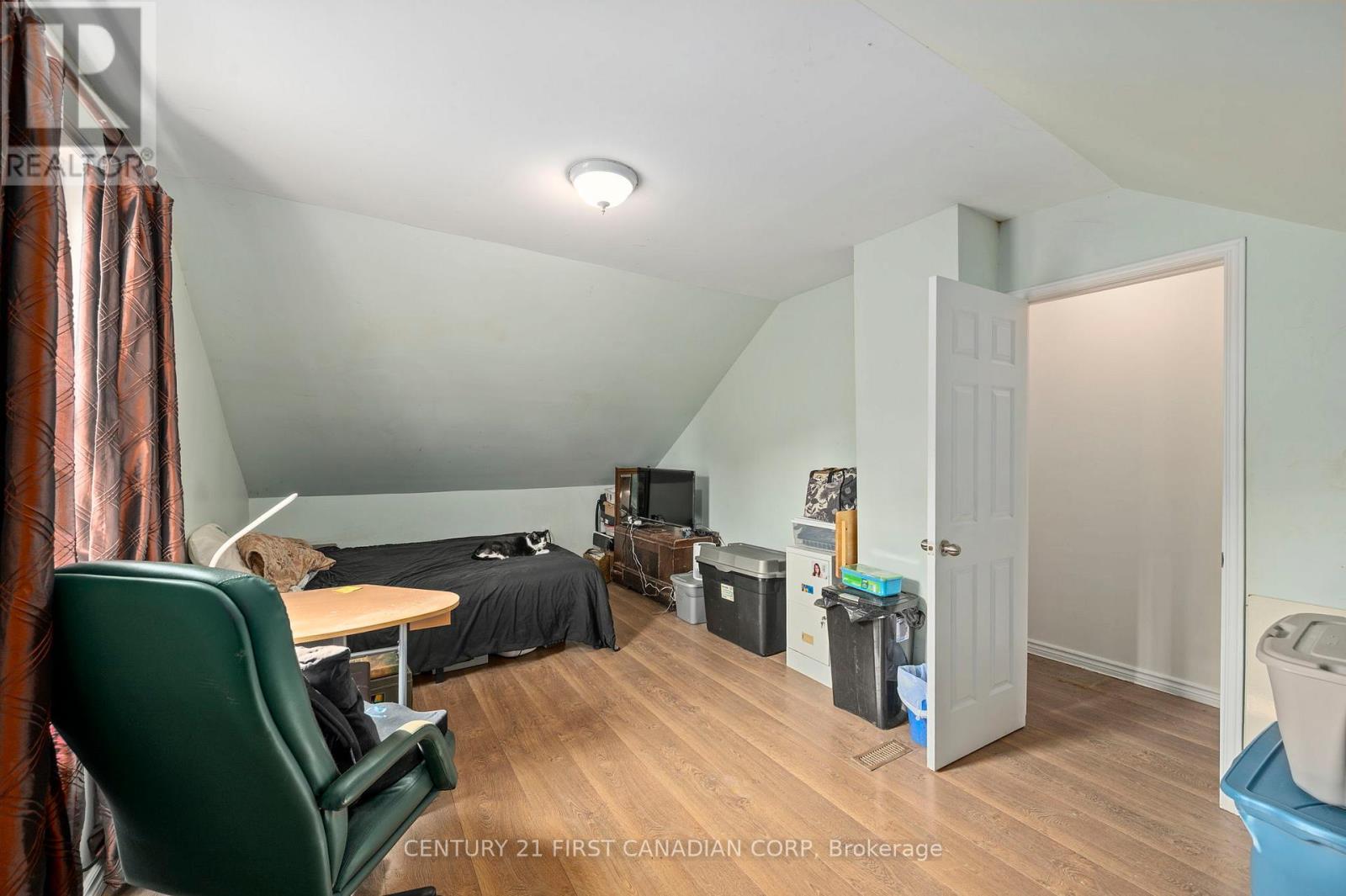 90 GILES STREET - 15