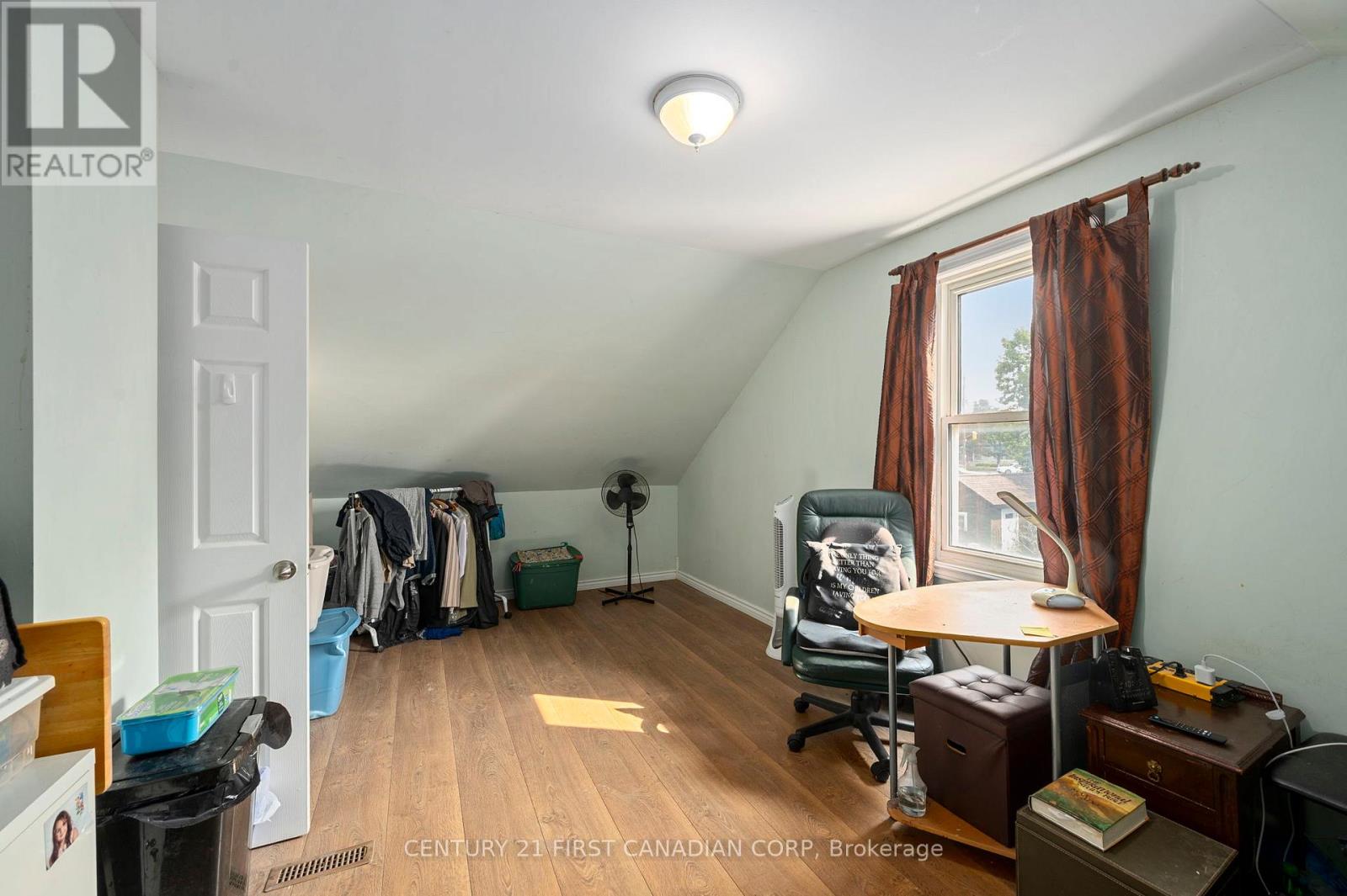 90 GILES STREET - 16