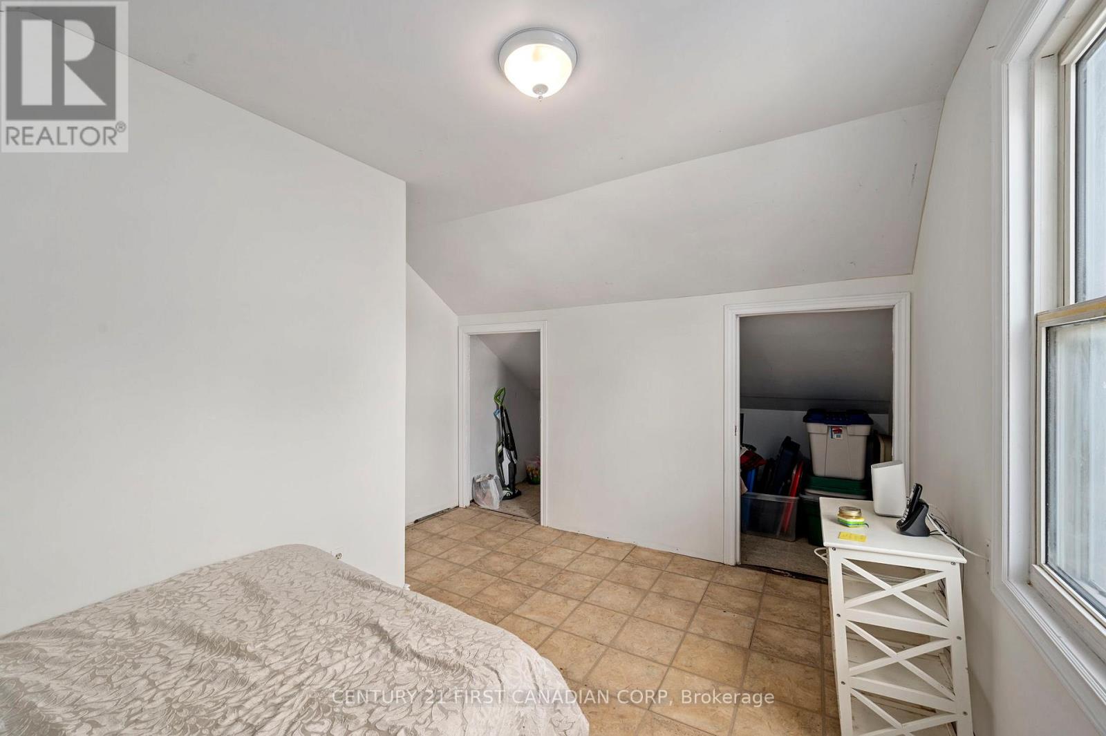 90 GILES STREET - 18