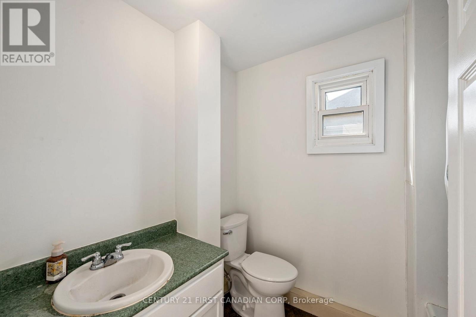 90 GILES STREET - 8