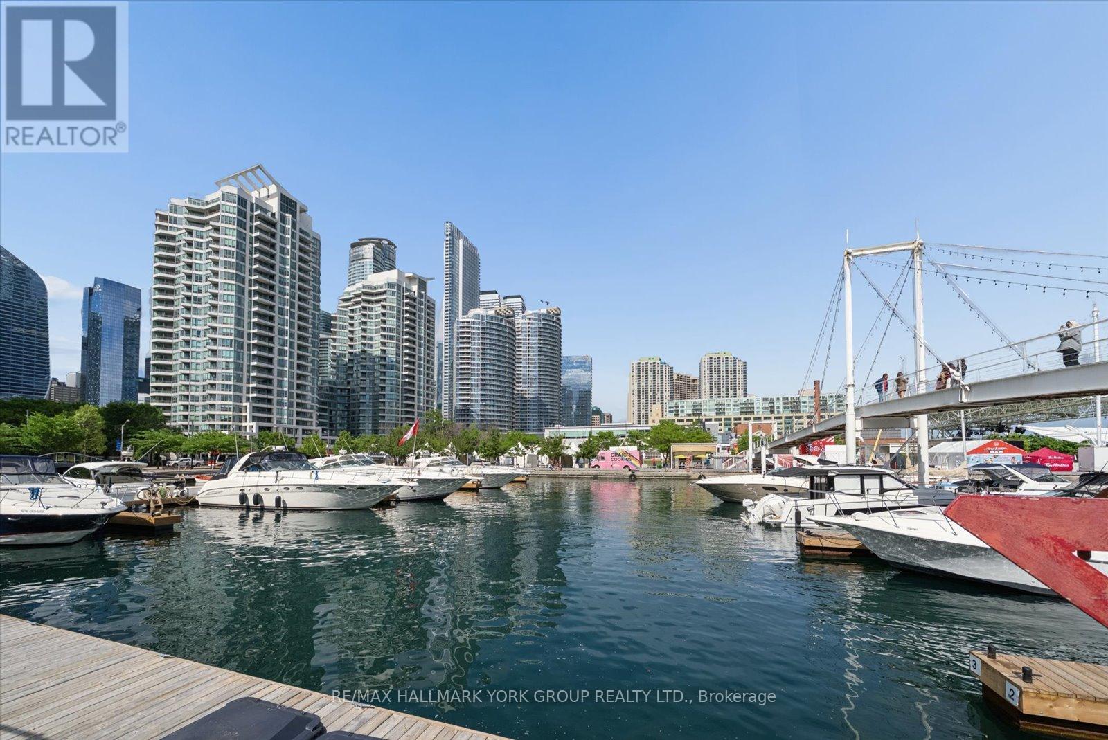 #705 251 QUEENS QUAY W - 35