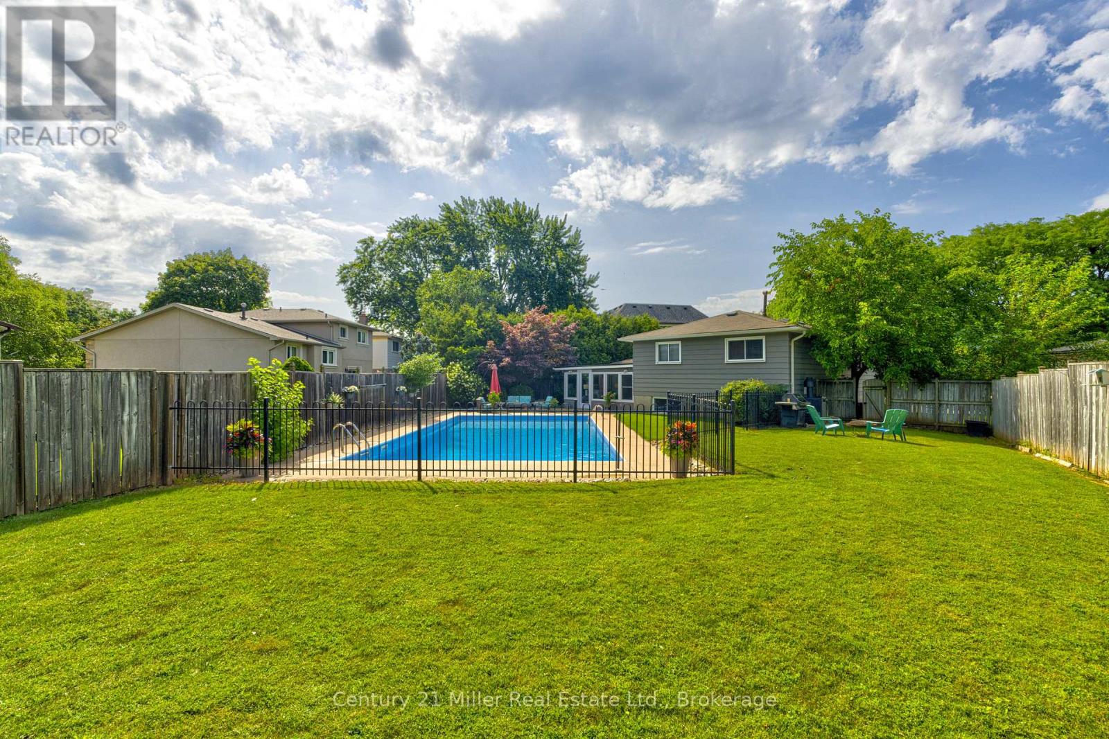 2225 WYANDOTTE DRIVE - 32