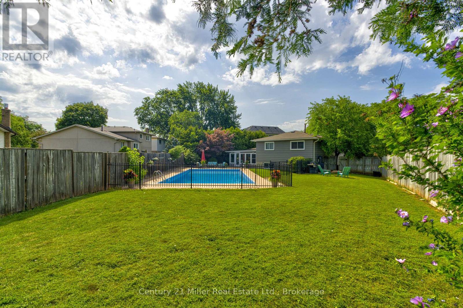 2225 WYANDOTTE DRIVE - 39