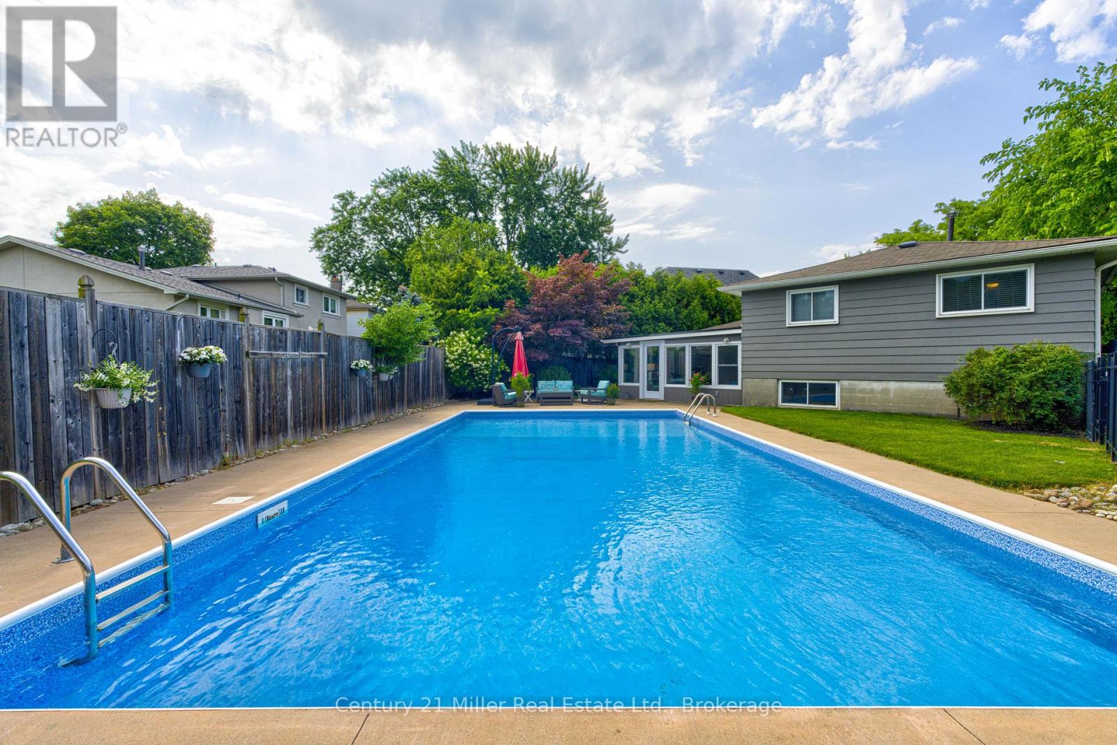 2225 WYANDOTTE DRIVE - 44