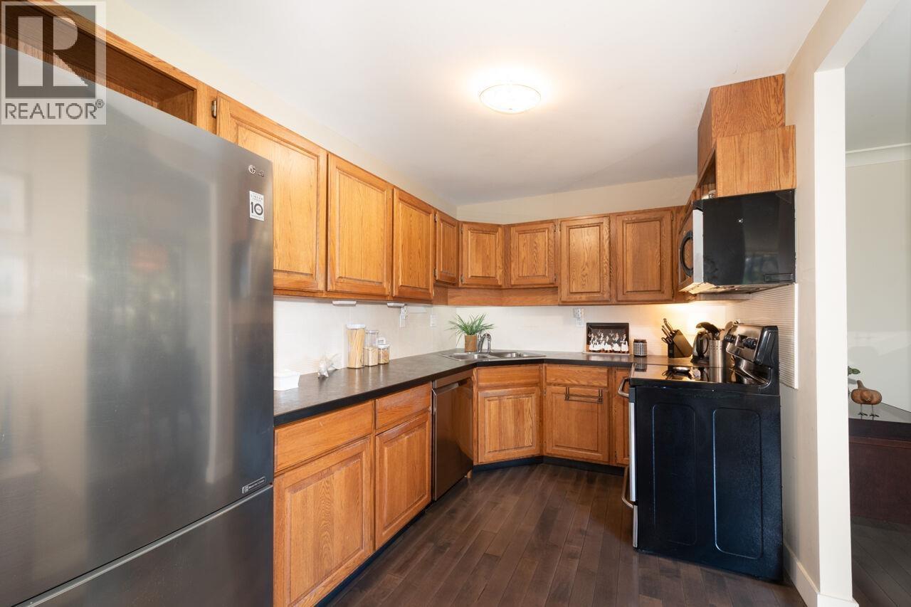 802 1412 ESQUIMALT AVENUE, West Vancouver