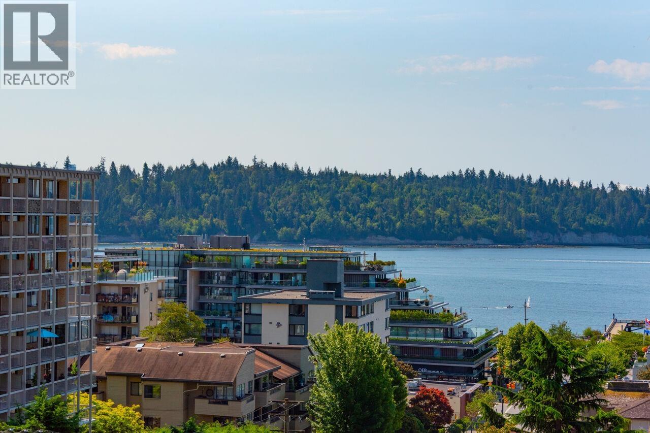 802 1412 ESQUIMALT AVENUE, West Vancouver
