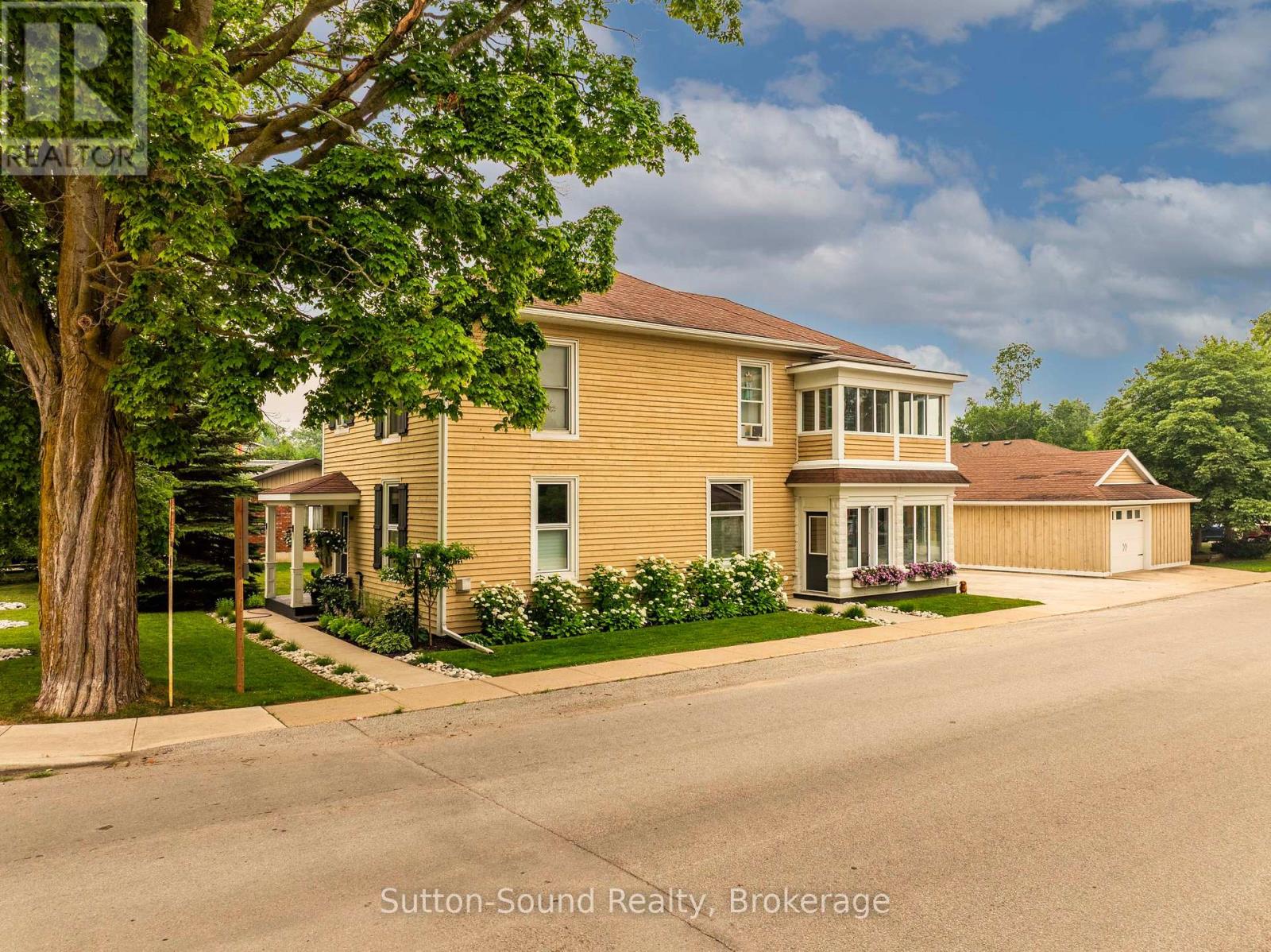 490 WATERLOO STREET - 1