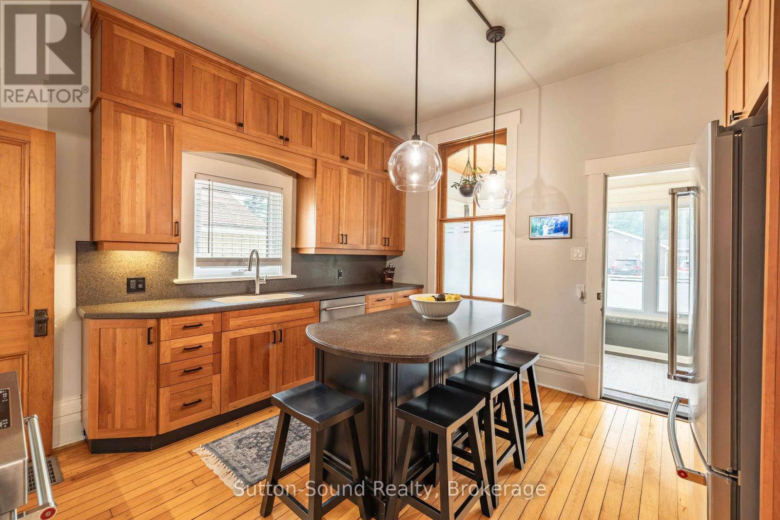 490 WATERLOO STREET - 12